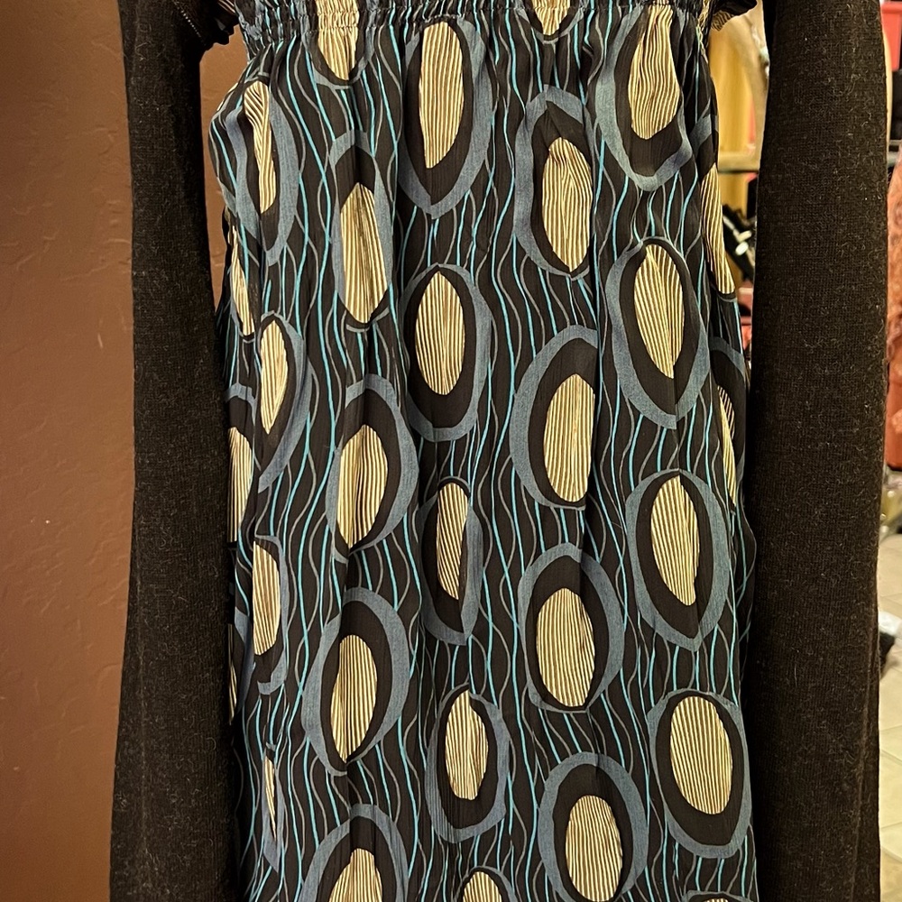 Chic Brown and Black Dress with Timeless Elegance